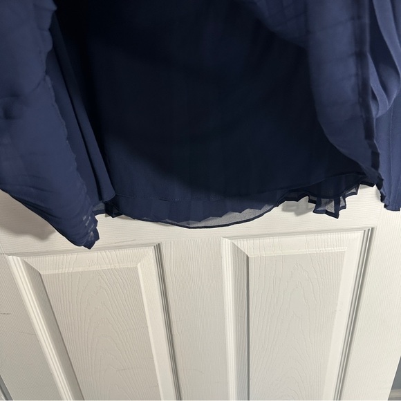 DR2 size 3X top, navy with mustard/white collar, all over pleats, chiffon, flowy - Picture 5 of 10